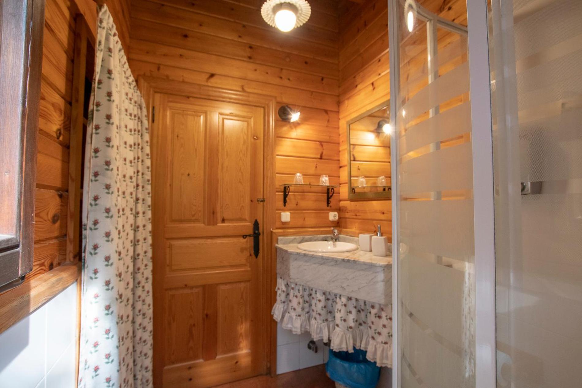 Apartamentos El Cueto Oviñana エクステリア 写真