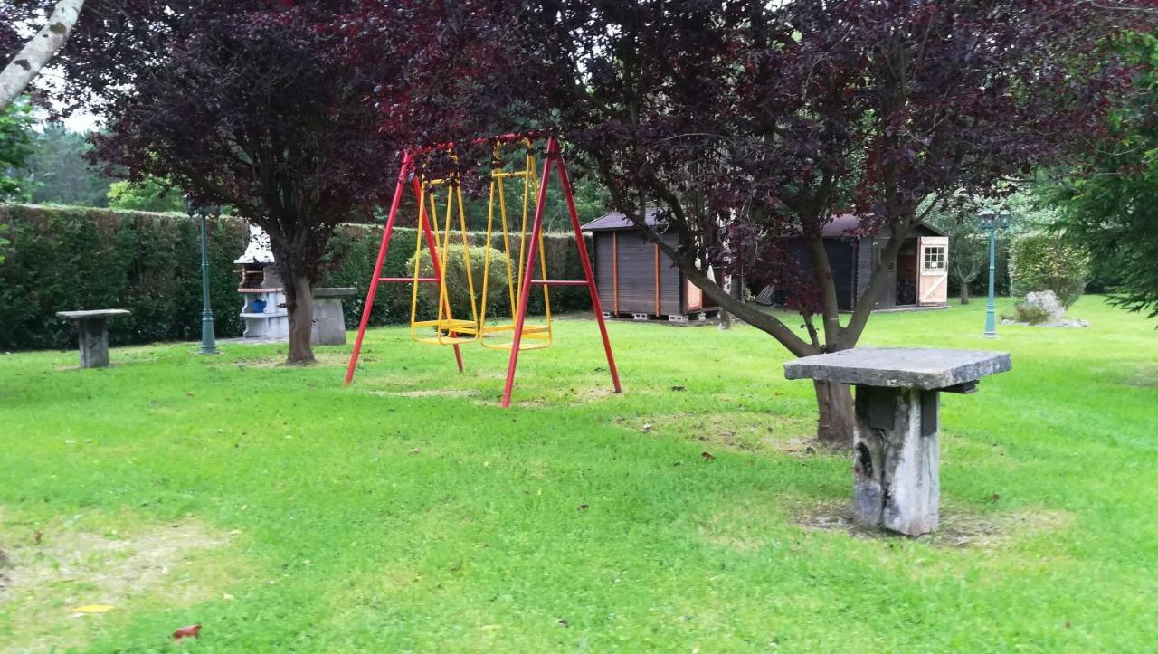 Apartamentos El Cueto Oviñana エクステリア 写真